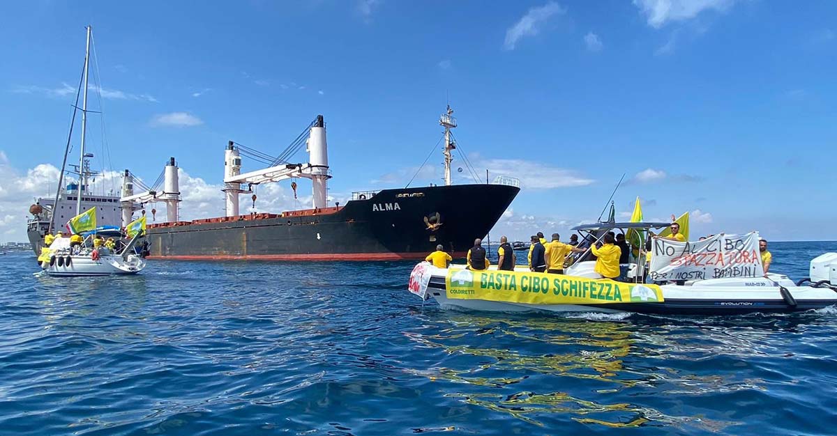 Il blitz a Bari contro la nave turca